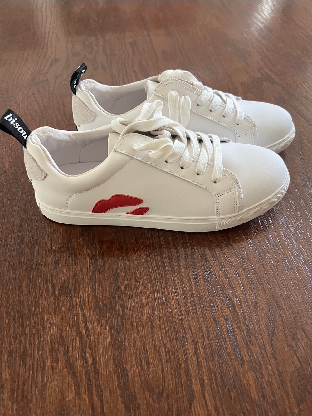 Bons baisers de Paname White Low-Top Sneakers with Red Accent